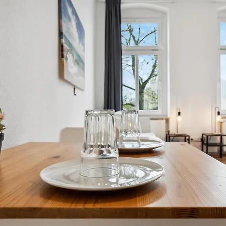 Апартаменты Geraeumige Monteurswohnungen Inkl Parkmoeglichkeiten Галль