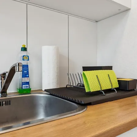 Geraeumige Monteurswohnungen Inkl Parkmoeglichkeiten * Галль