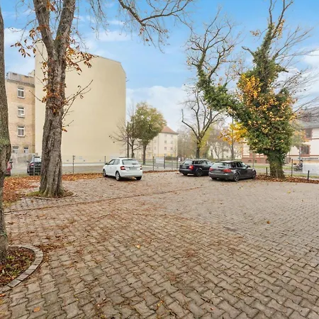 Апартаменты Geraeumige Monteurswohnungen Inkl Parkmoeglichkeiten Галль