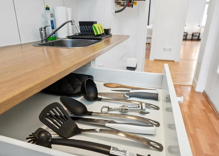 Geraeumige Monteurswohnungen Inkl Parkmoeglichkeiten Halle (Saale)